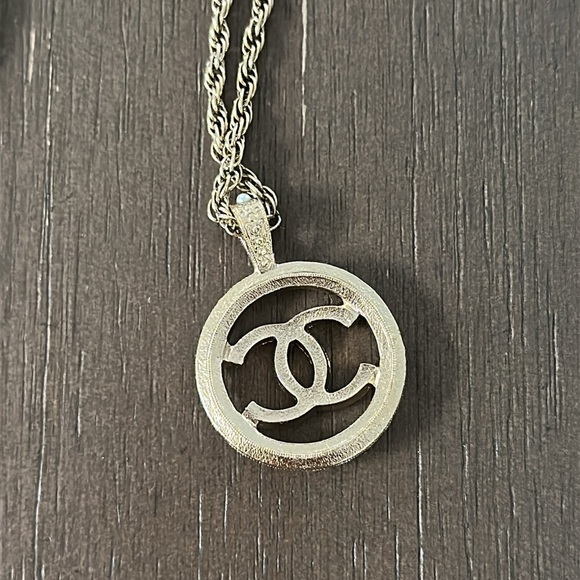 Chanel gold&pearl CC pendant necklace - Picture 3 of 10